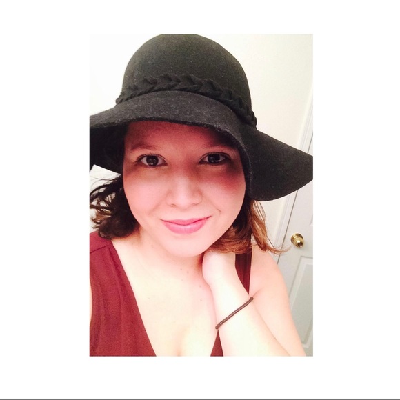 Meet your Posher, Danniela - Picture 3 of 3